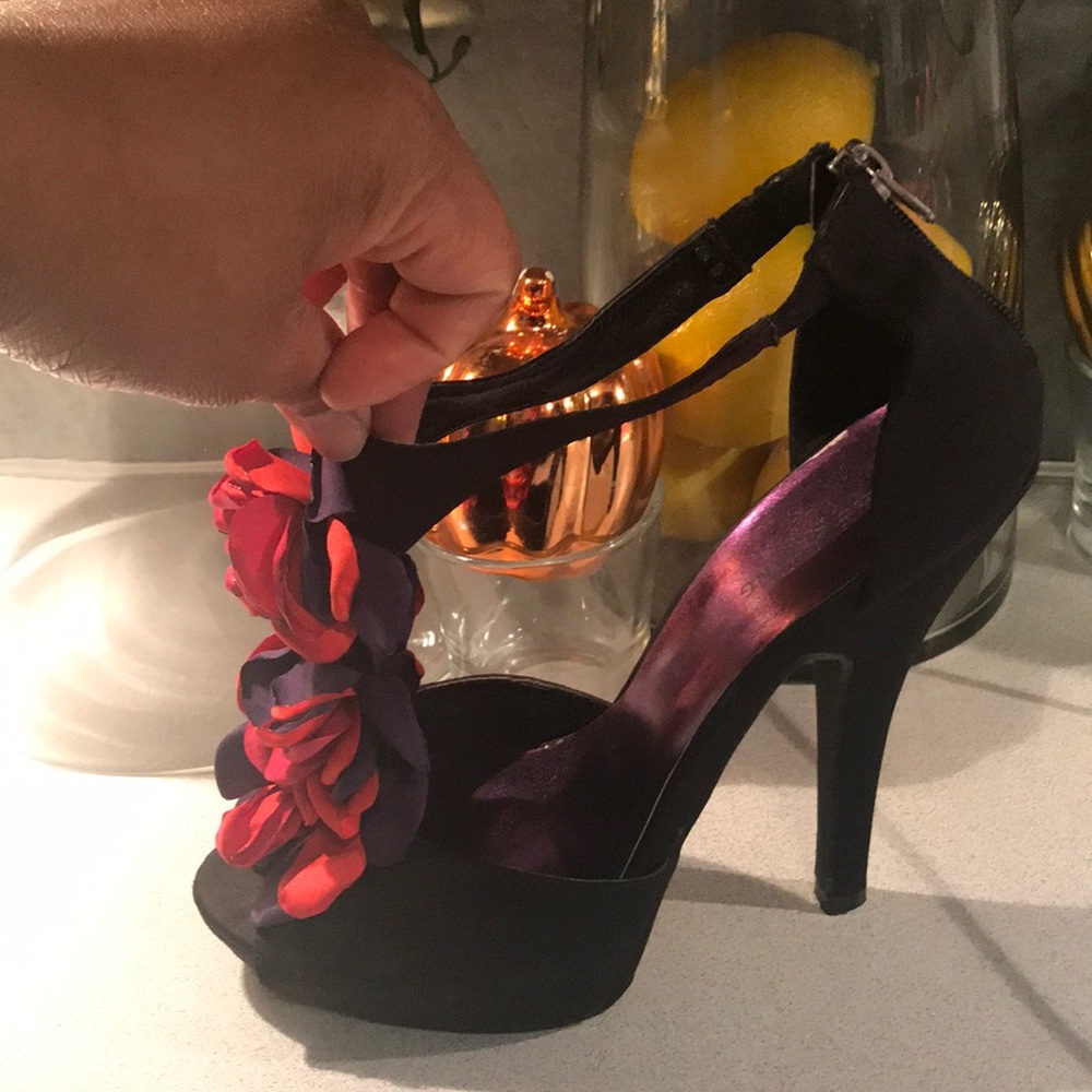 Black heel with purple/red floral petals in front